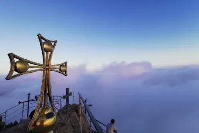 Lakes & Mountain Views